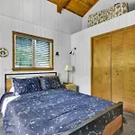 Spacious Design Lodge In Woods - Bushkill-Poconos