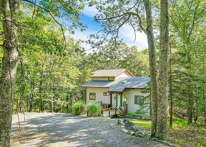 Spacious Design Lodge In Woods - Bushkill-Poconos
