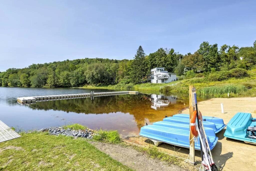 Spacious Design In Woods - Bushkill-poconos *