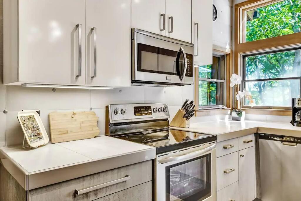 Spacious Design In Woods - Bushkill-poconos *