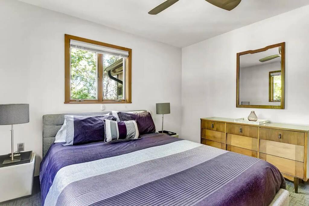 Spacious Design In Woods - Bushkill-poconos *