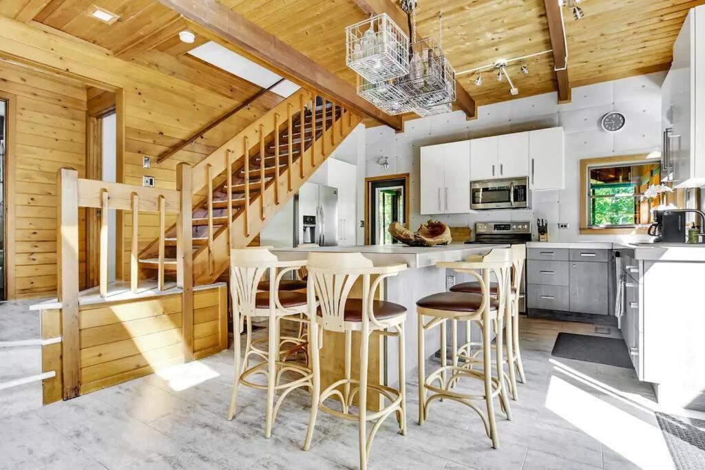 Spacious Design In Woods - Bushkill-poconos Bushkill