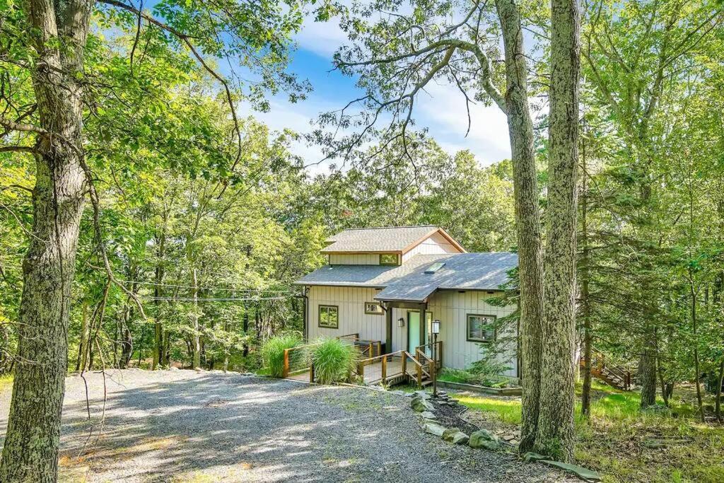 Spacious Design In Woods - Bushkill-poconos Holiday home *